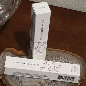 New•MAC Cosmetics Lipglass Air Non-Sticky Lip Gloss. - CLEAR